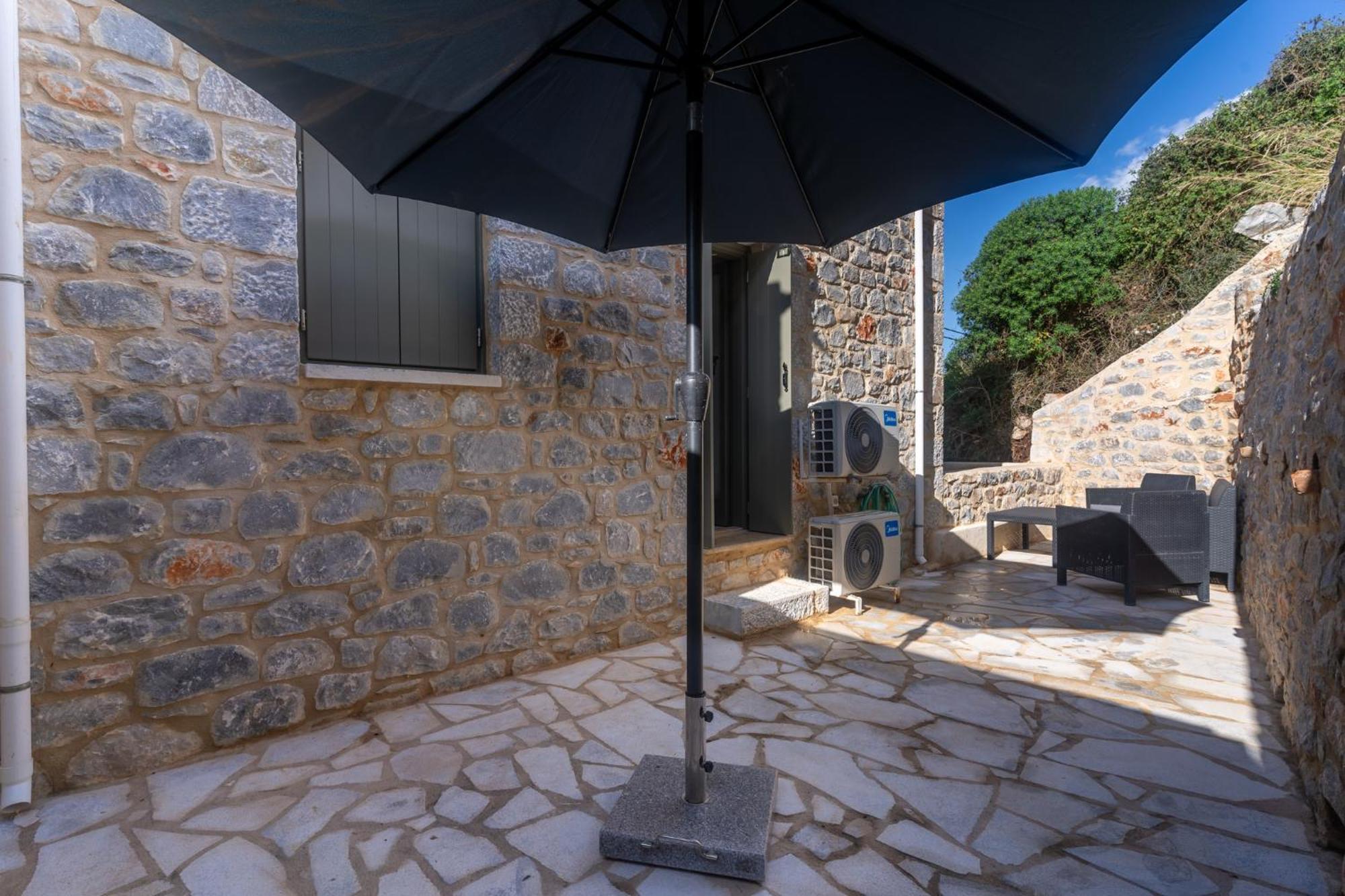 Villa Vina'S Stone House à Liménion Extérieur photo